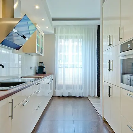 Spacious Oldtown Yacht Marina Apartment Gdansk
